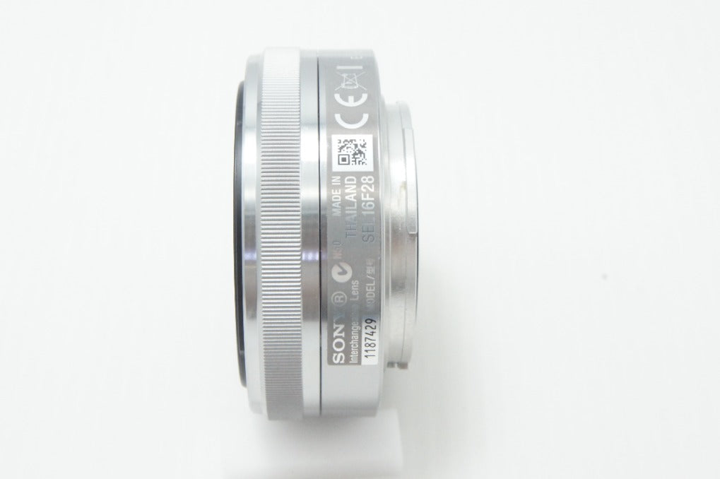 美品 SONY ソニー E 16mm F2.8 SEL16F28 単焦点レンズ シルバー Eマウント APS-C 260701af