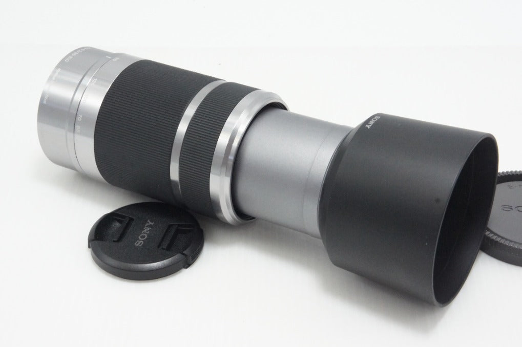 美品 SONY ソニー E 55-210mm F4.5-6.3 OSS SEL55210 シルバー Eマウント APS-C ズームレンズ フード付 260701ag