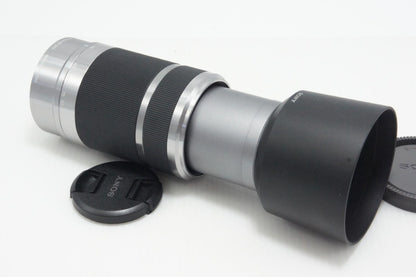 美品 SONY ソニー E 55-210mm F4.5-6.3 OSS SEL55210 シルバー Eマウント APS-C ズームレンズ フード付 260701ag