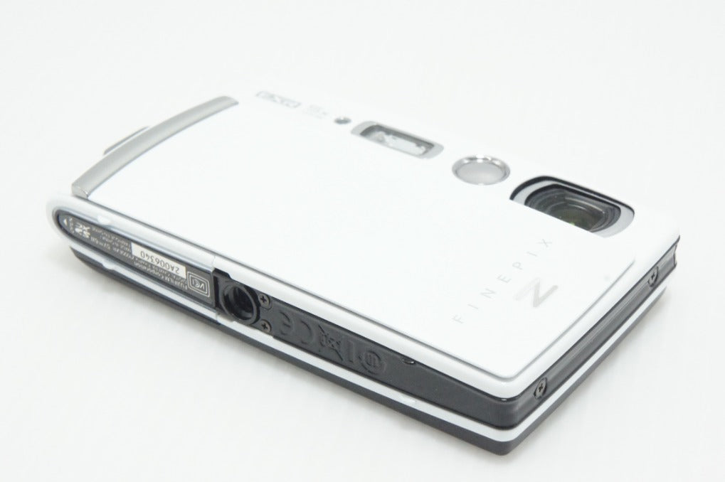 FUJIFILM FinePix Z1000EXR Compact Digital Camera White 260701d