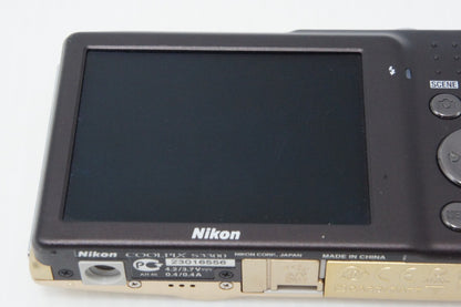 美品 Nikon ニコン COOLPIX S3300 コンパクトデジタルカメラ スイートゴールド 元箱付 260702c