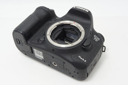 美品 Canon キヤノン EOS 7D Mark II ボディ デジタル一眼レフカメラ 260702j