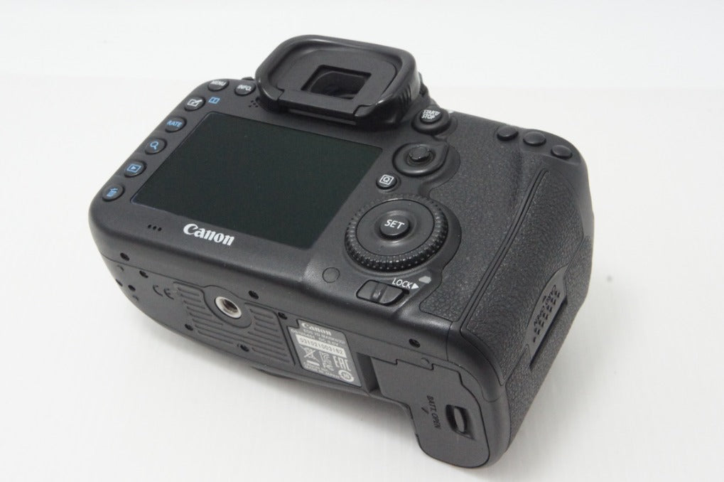 美品 Canon キヤノン EOS 7D Mark II ボディ デジタル一眼レフカメラ 260702j