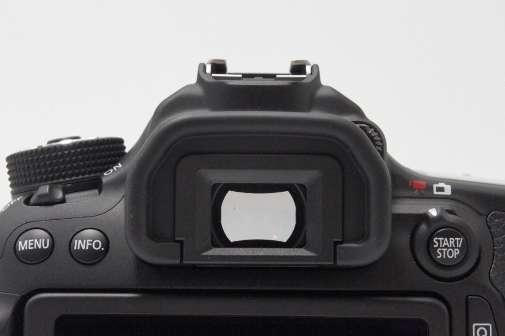 新品級 Canon キヤノン EOS 70D ボディ デジタル一眼レフカメラ 260702k