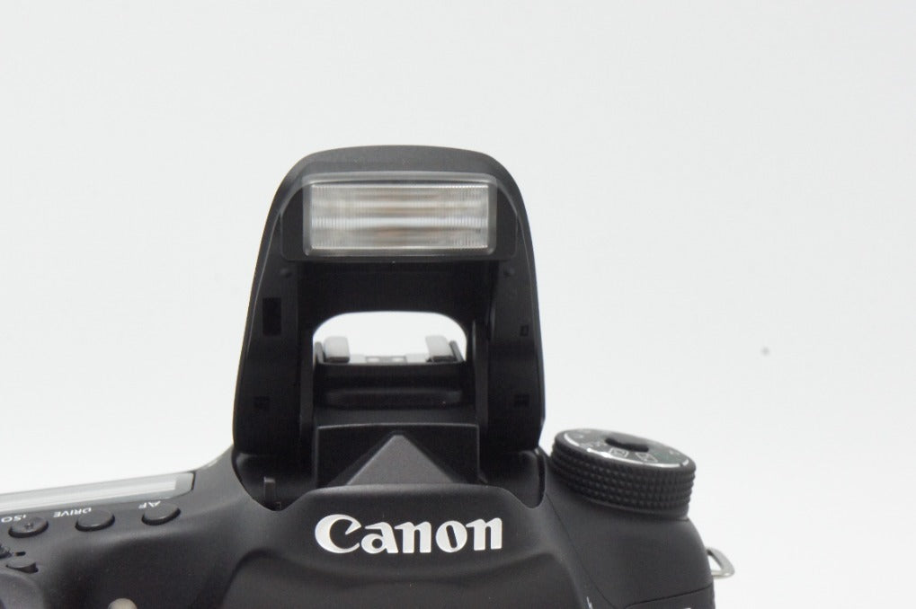 新品級 Canon キヤノン EOS 70D ボディ デジタル一眼レフカメラ 260702k
