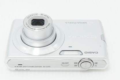 良品 CASIO カシオ EXILIM EX-Z250 コンパクトデジタルカメラ シルバー 元箱付 260703b