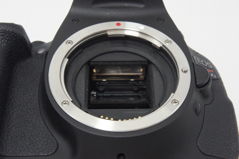 良品 Canon キヤノン EOS Kiss X5 ボディ + EF-S 18-55mm IS II レンズ