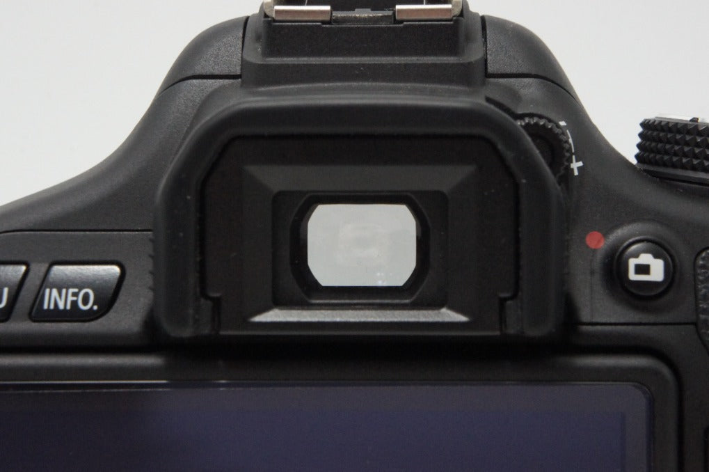 良品 Canon キヤノン EOS Kiss X5 ボディ + EF-S 18-55mm IS II レンズキット デジタル一眼レフカメラ 260703z