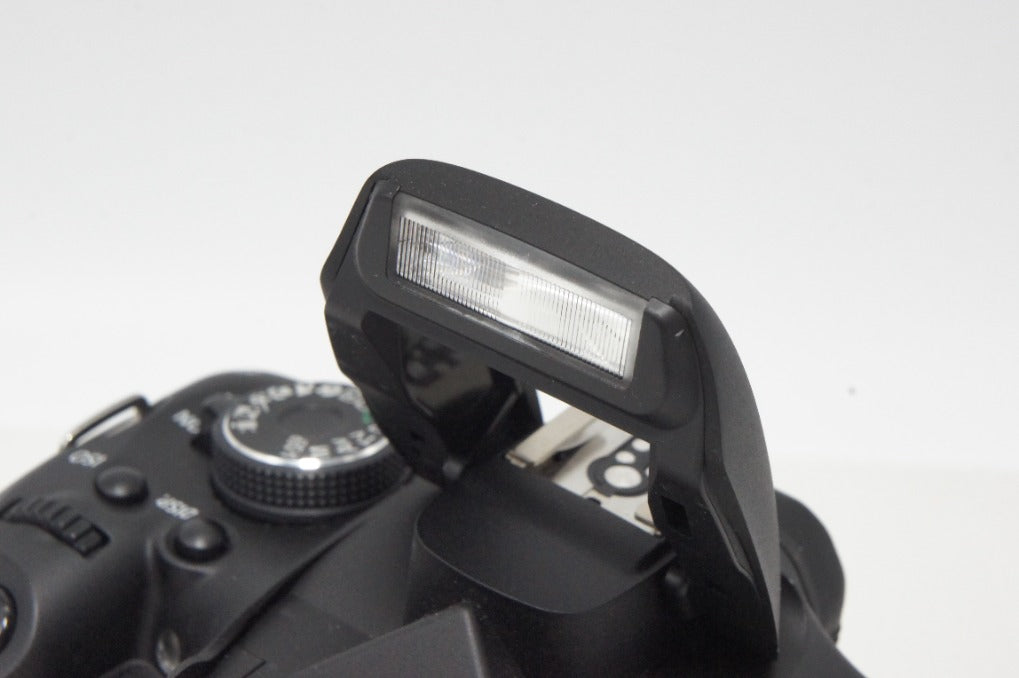 良品 Canon キヤノン EOS Kiss X5 ボディ + EF-S 18-55mm IS II レンズキット デジタル一眼レフカメラ 260703z