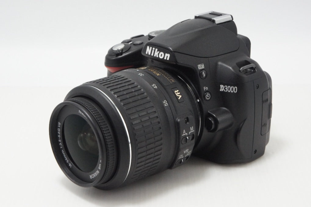 美品 Nikon ニコン D3000 レンズキット (AF-S DX NIKKOR 18-55mm F3.5-5.6G VR) デジタル一眼レフカメラ 260706a