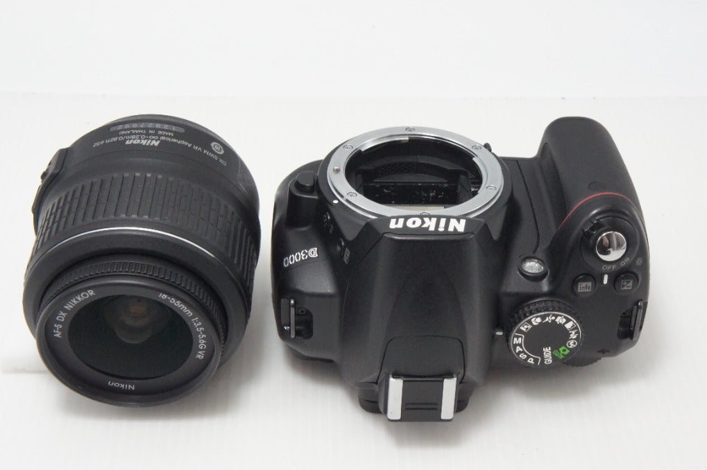 美品 Nikon ニコン D3000 レンズキット (AF-S DX NIKKOR 18-55mm F3.5-5.6G VR) デジタル一眼レフカメラ 260706a