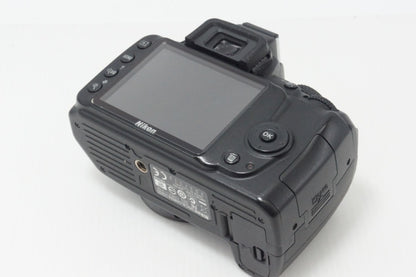 美品 Nikon ニコン D3000 レンズキット (AF-S DX NIKKOR 18-55mm F3.5-5.6G VR) デジタル一眼レフカメラ 260706a