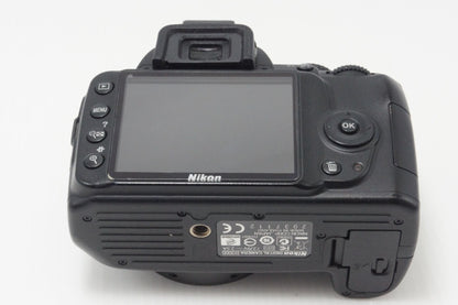 美品 Nikon ニコン D3000 レンズキット (AF-S DX NIKKOR 18-55mm F3.5-5.6G VR) デジタル一眼レフカメラ 260706a