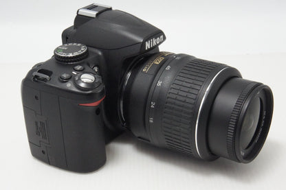美品 Nikon ニコン D3000 レンズキット (AF-S DX NIKKOR 18-55mm F3.5-5.6G VR) デジタル一眼レフカメラ 260706a