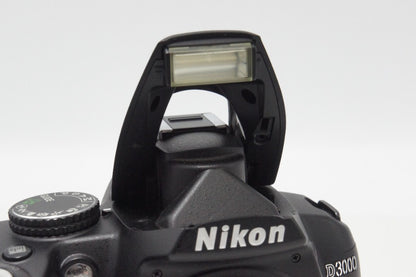 美品 Nikon ニコン D3000 レンズキット (AF-S DX NIKKOR 18-55mm F3.5-5.6G VR) デジタル一眼レフカメラ 260706a