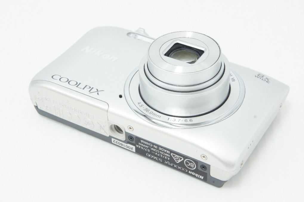 良品 Nikon ニコン COOLPIX S3600 コンパクトデジタルカメラ クリスタルシルバー 元箱付 260706g