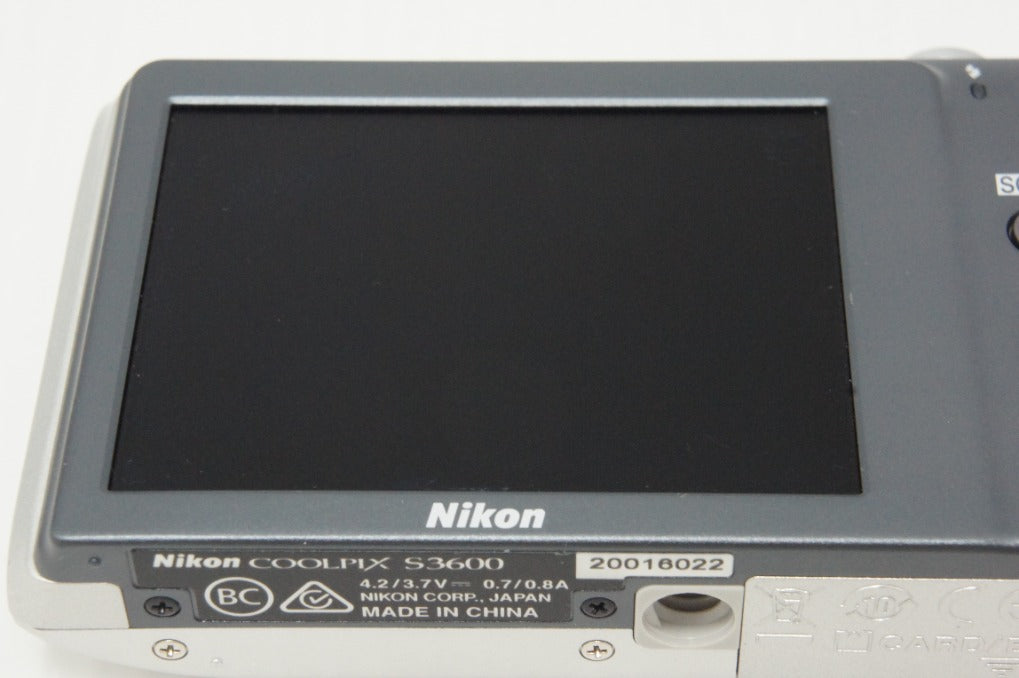 良品 Nikon ニコン COOLPIX S3600 コンパクトデジタルカメラ クリスタルシルバー 元箱付 260706g