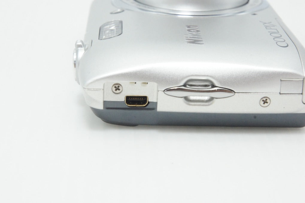 良品 Nikon ニコン COOLPIX S3600 コンパクトデジタルカメラ クリスタルシルバー 元箱付 260706g