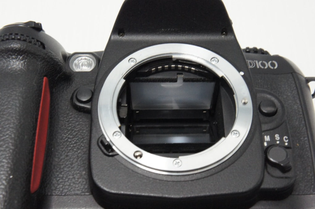Nikon ニコン D100 ボディ デジタル一眼レフカメラ 260707q
