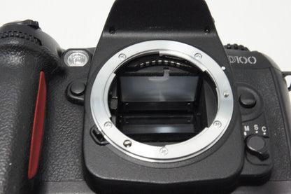 Nikon ニコン D100 ボディ デジタル一眼レフカメラ 260707q