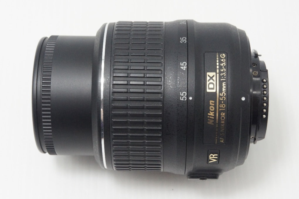 美品 Nikon ニコン AF-S DX NIKKOR 18-55mm F3.5-5.6G VR APS-C ズームレンズ 260708i