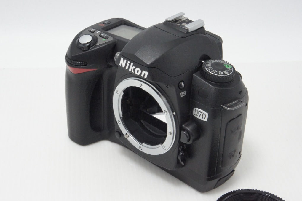 美品 Nikon ニコン D70 ボディ デジタル一眼レフカメラ 260708k