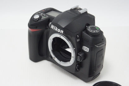 美品 Nikon ニコン D70 ボディ デジタル一眼レフカメラ 260708k