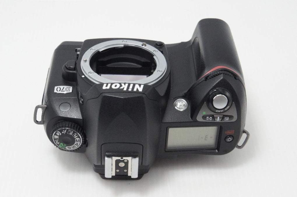 美品 Nikon ニコン D70 ボディ デジタル一眼レフカメラ 260708k