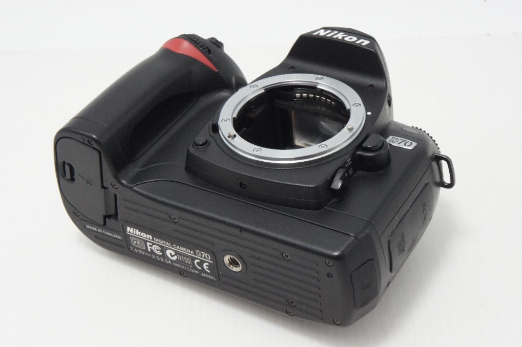 美品 Nikon ニコン D70 ボディ デジタル一眼レフカメラ 260708k