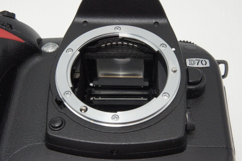 美品 Nikon ニコン D70 ボディ デジタル一眼レフカメラ 260708k