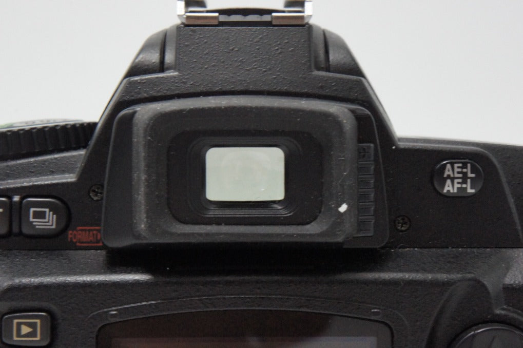 美品 Nikon ニコン D70 ボディ デジタル一眼レフカメラ 260708k