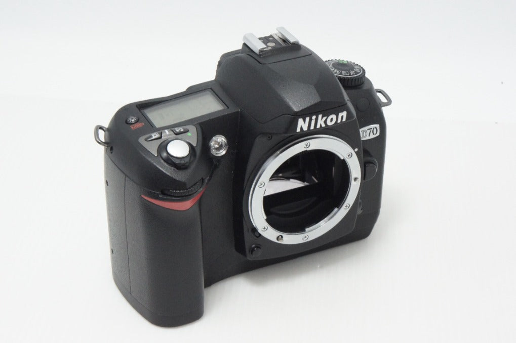 美品 Nikon ニコン D70 ボディ デジタル一眼レフカメラ 260708k
