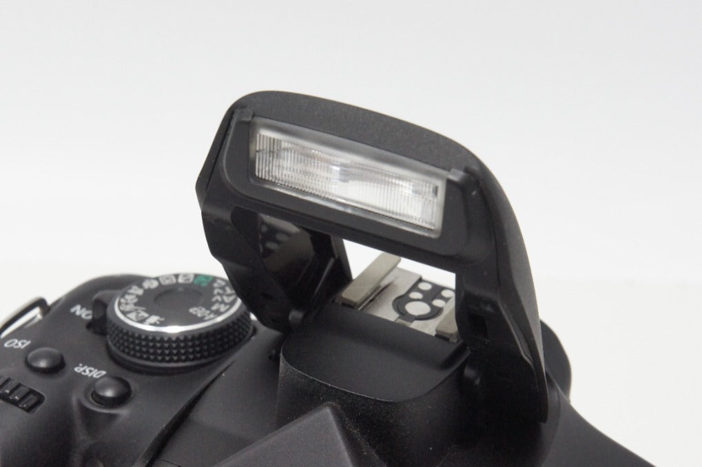 良品 Canon キヤノン EOS Kiss X5 ボディ + EF-S 18-55mm IS II レンズキット デジタル一眼レフカメラ 260708y