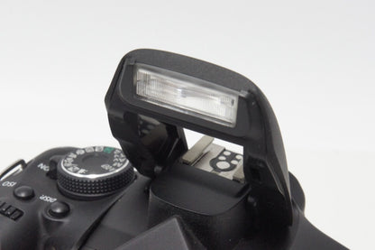良品 Canon キヤノン EOS Kiss X5 ボディ + EF-S 18-55mm IS II レンズキット デジタル一眼レフカメラ 260708y