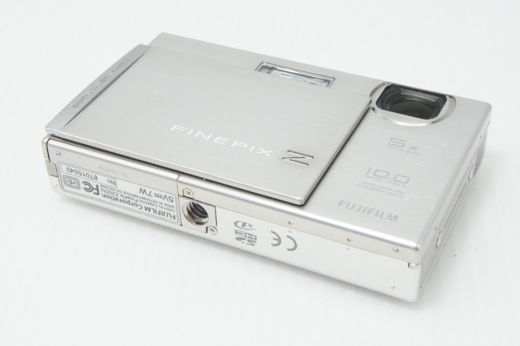 FUJIFILM フジフィルム FinePix Z200fd コンパクトデジタルカメラ
