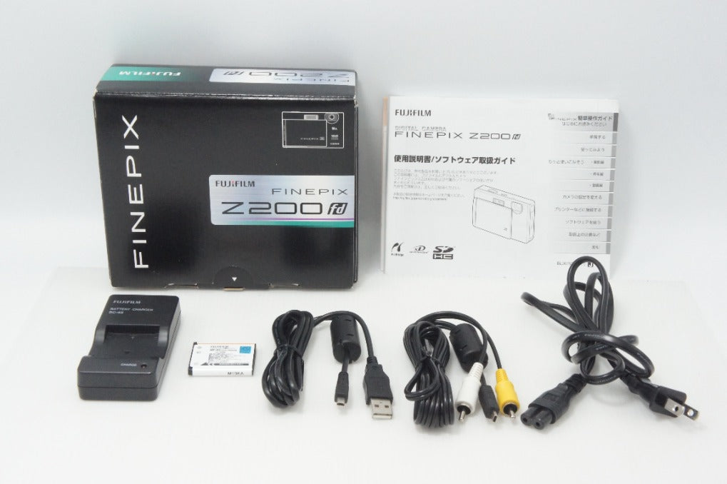 FUJIFILM フジフィルム FinePix Z200fd コンパクトデジタルカメラ