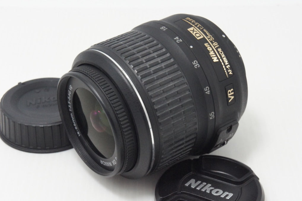 美品 Nikon ニコン AF-S DX NIKKOR 18-55mm F3.5-5.6G VR APS-C ズームレンズ 260714ag