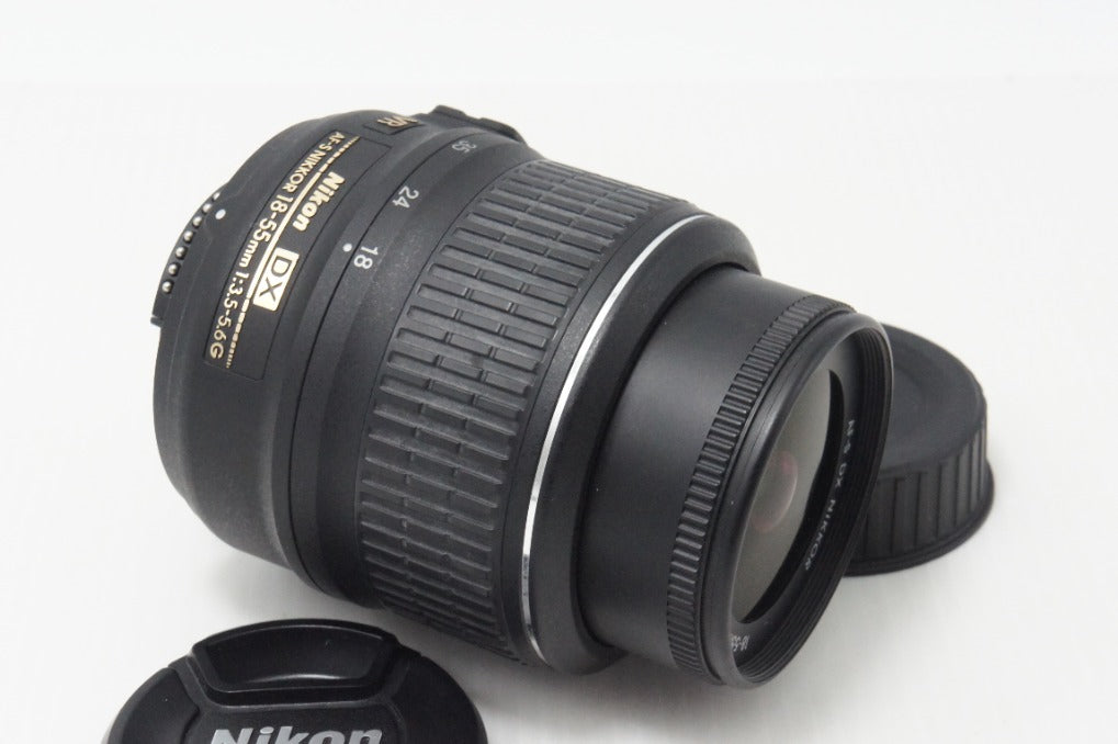 美品 Nikon ニコン AF-S DX NIKKOR 18-55mm F3.5-5.6G VR APS-C ズームレンズ 260714ag