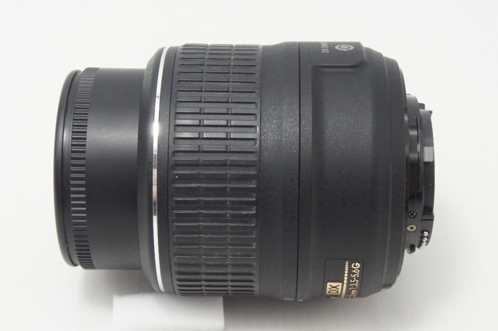 美品 Nikon ニコン AF-S DX NIKKOR 18-55mm F3.5-5.6G VR APS-C ズームレンズ 260714ag