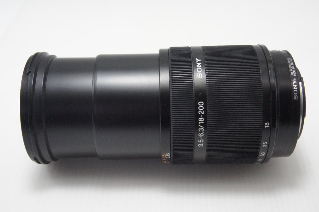 良品 SONY ソニー DT 18-200mm F3.5-6.3 SAL18200 MINOLTA ミノルタ αマウント ズームレンズ APS-C フード付 260714aj