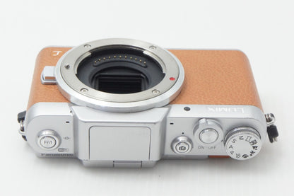 美品 Panasonic パナソニック LUMIX DMC-GF7 ボディ ミラーレス一眼カメラ ブラウン 260714al