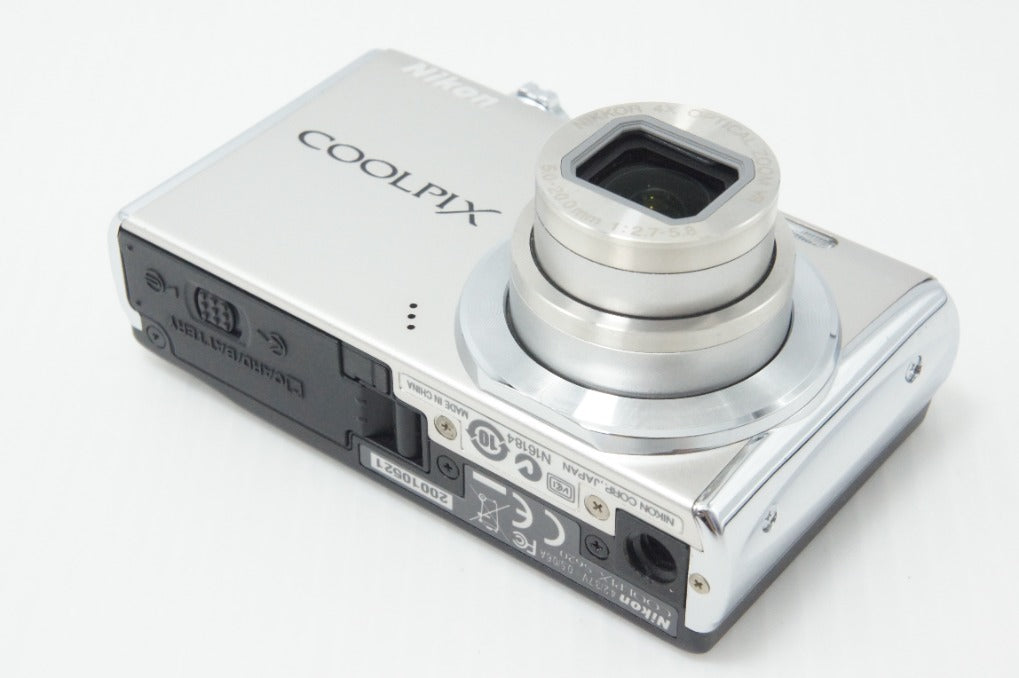 美品 Nikon ニコン COOLPIX S620 コンパクトデジタルカメラ シルバー