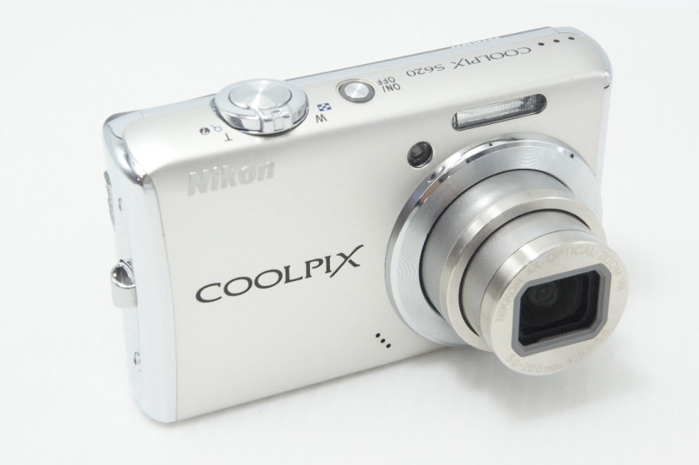 美品 Nikon ニコン COOLPIX S620 コンパクトデジタルカメラ シルバー