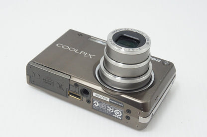 良品 Nikon ニコン COOLPIX S700 コンパクトデジタルカメラ アーバンブラック ケース付 260714x