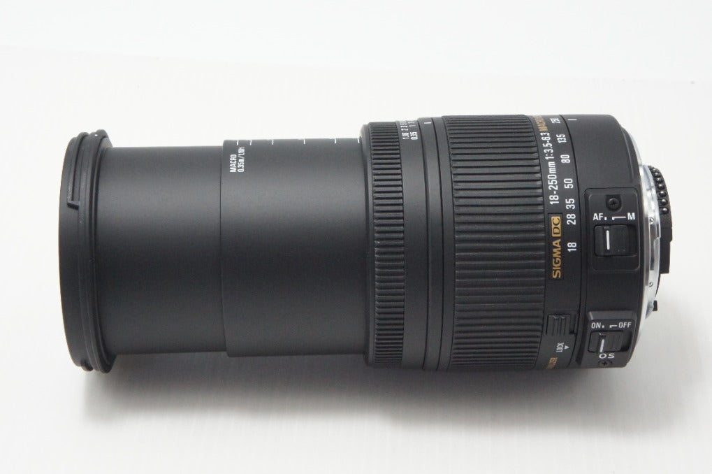 美品 SIGMA シグマ 18-250mm F3.5-6.3 DC MACRO OS HSM Nikon ニコン Fマウント APS-C ズームレンズ フード付 260717a