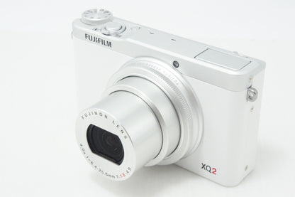 美品 FUJIFILM フジフィルム XQ2 コンパクトデジタルカメラ ホワイト 元箱付 260717am