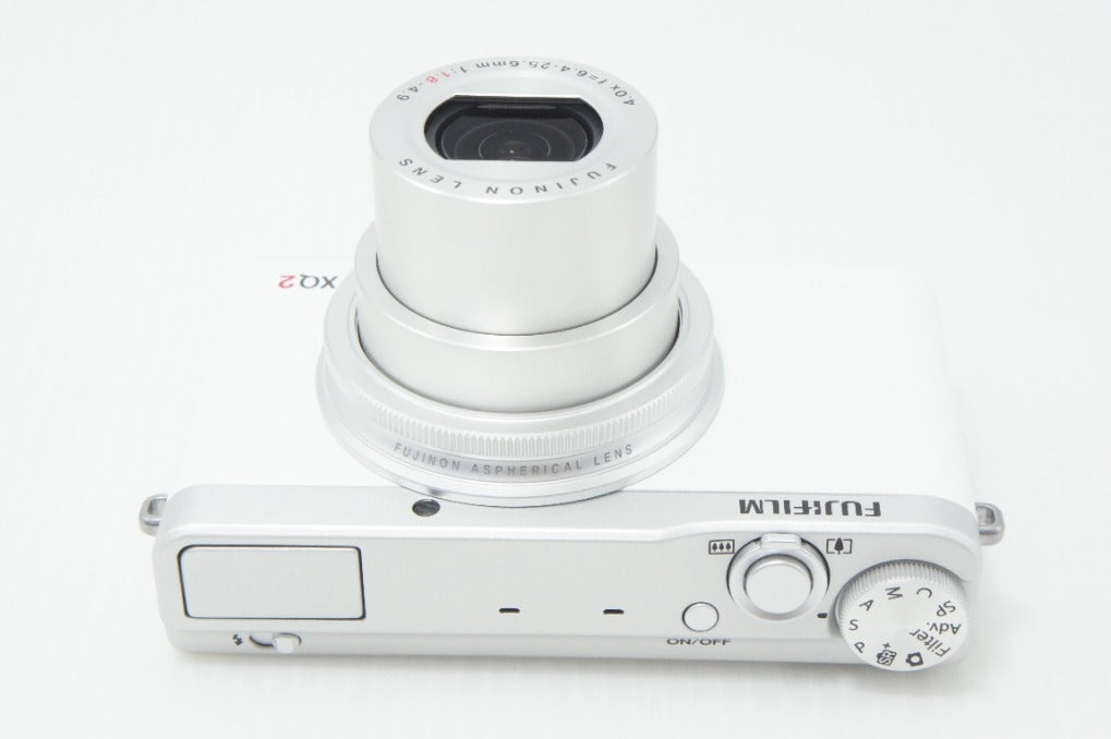 美品 FUJIFILM フジフィルム XQ2 コンパクトデジタルカメラ ホワイト