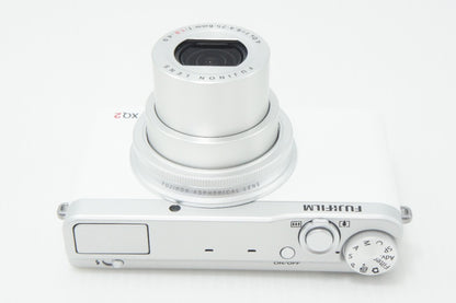 美品 FUJIFILM フジフィルム XQ2 コンパクトデジタルカメラ ホワイト 元箱付 260717am