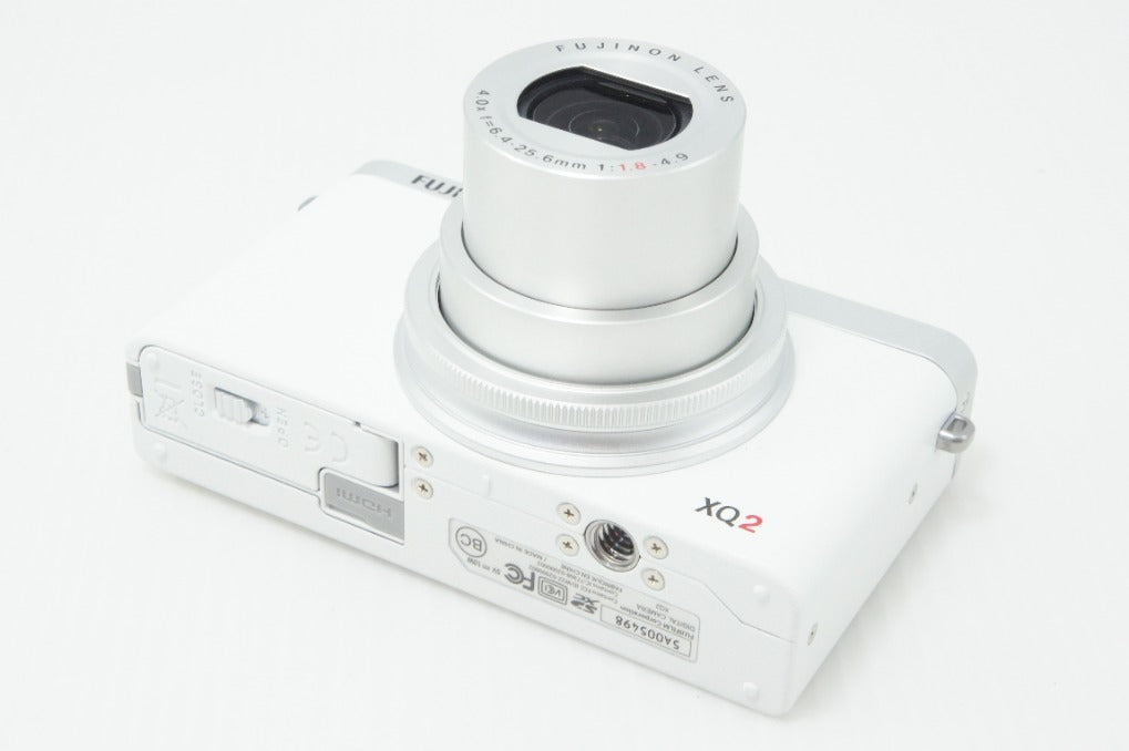 美品 FUJIFILM フジフィルム XQ2 コンパクトデジタルカメラ ホワイト 元箱付 260717am