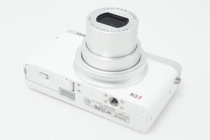 美品 FUJIFILM フジフィルム XQ2 コンパクトデジタルカメラ ホワイト 元箱付 260717am